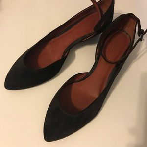 Bottega Veneta women suede shoes.Dark brown color